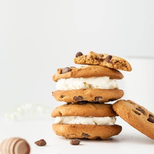 celebrate national chocolate chip day - photo by Mae Mu via unsplash